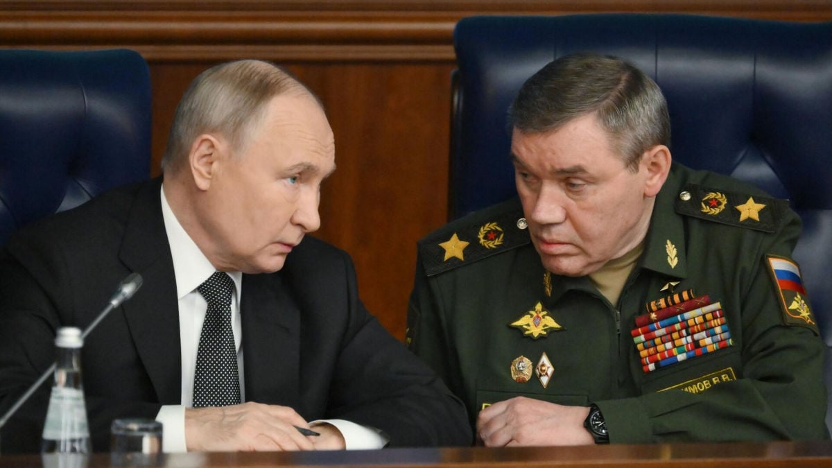 Z-блогеры накинулись на Герасимова, навравшего Путину о захвате Купянска