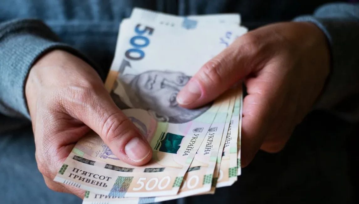 ​В Украине через 6 дней начнут выплачивать по 1500 грн: деньги получат около 13 млн украинцев