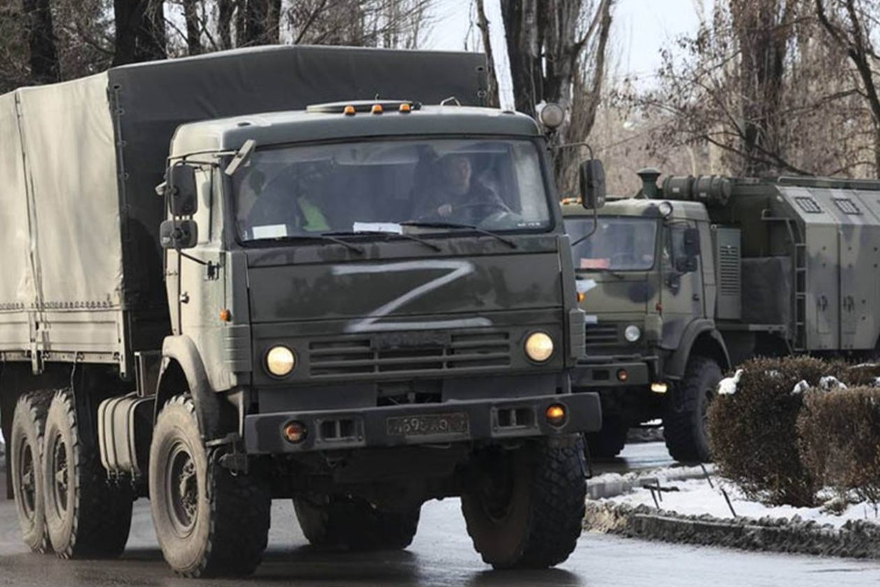 ​КамАЗ ВС РФ раздавил машину с детьми в Крыму: пятеро погибших