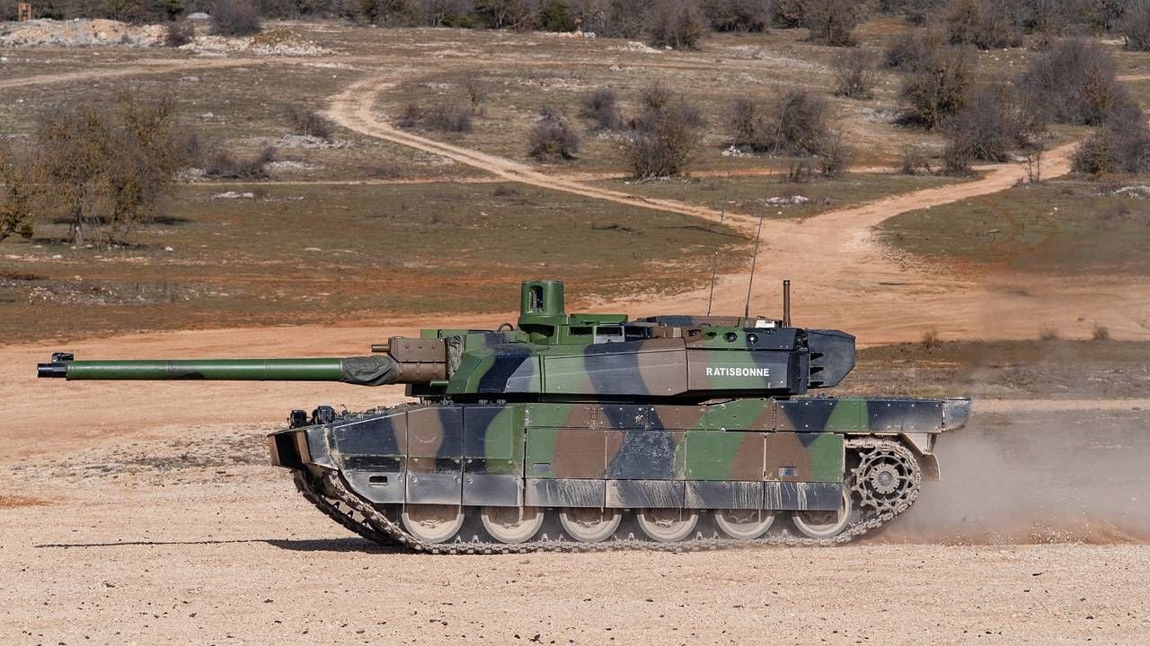 РФ тестирует НАТО: во Франции неизвестный дрон пролетел над конвоем танков Leclerc – приняты срочные меры 