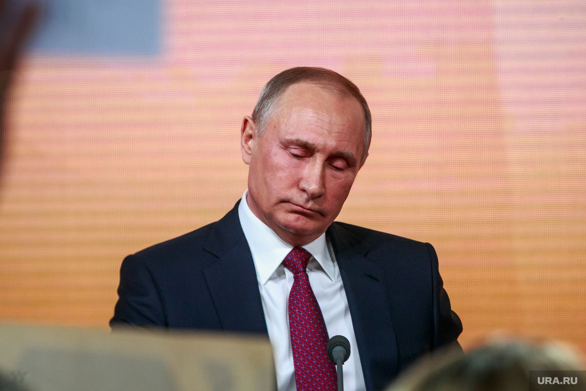 Историк Зубов: "Транзит власти в РФ обречен на провал, Путина загнали в угол"