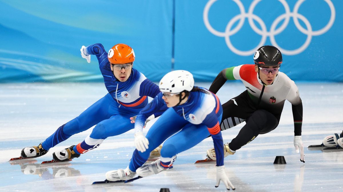 В РФ разгоняют скандал и обвиняют Китай после дисквалификации российских шорт-трекистов на Олимпиаде