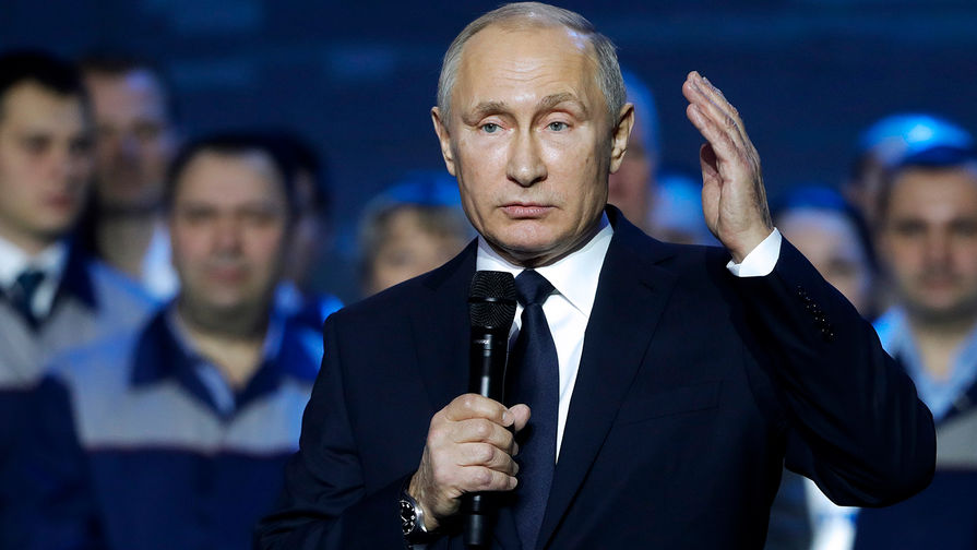 "Настолько напоминает брежневскую эпоху, что просто смешно. Спектакль с "народным" выдвижением Путина на третий срок - апофеоз маразма", – Дмитрий Орешкин