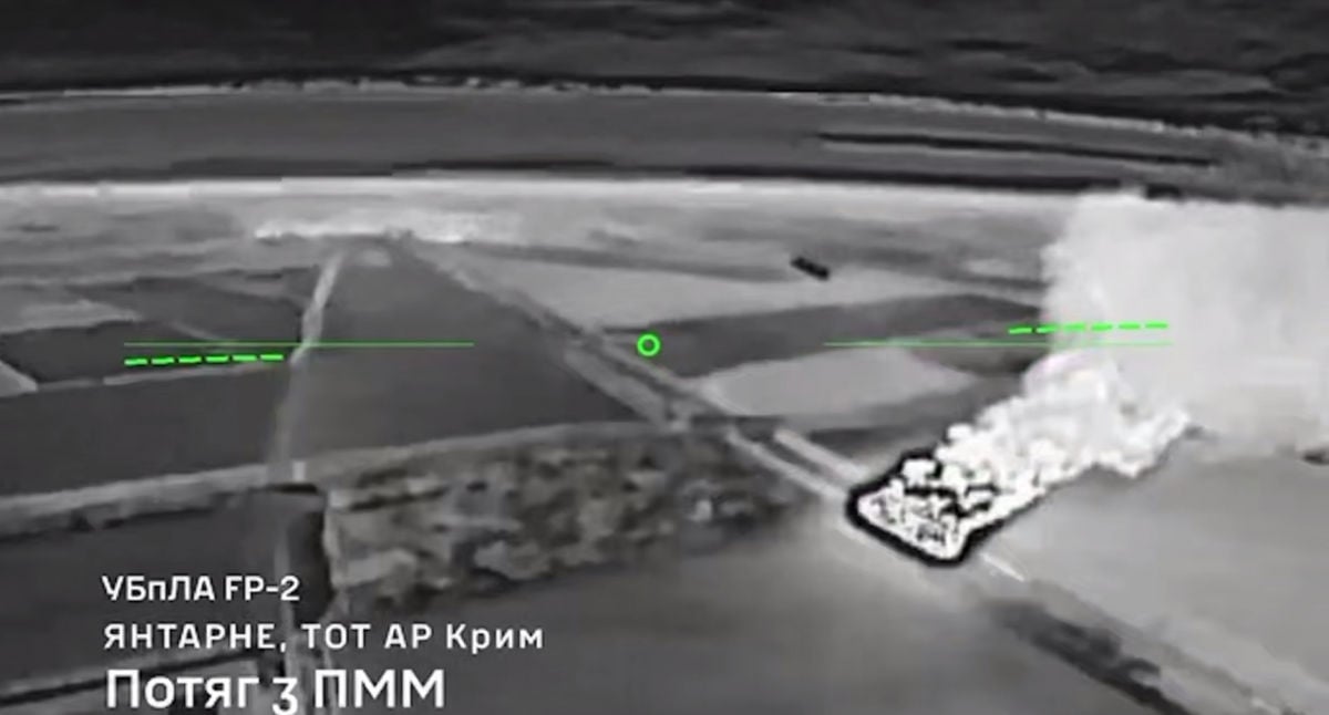 Пилоты ССО в Крыму сожгли поезд с топливом и ударили по нефтебазе – видео операции