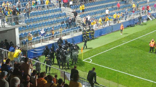 Матч Украина - Чехия закончился потасовками на стадионе. Шевченко заступался за болельщиков 