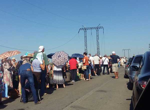 Ставят штамп невыездного: блогер рассказал, что может ожидать переселенцев, решивших приехать в "ЛНР" и "ДНР"