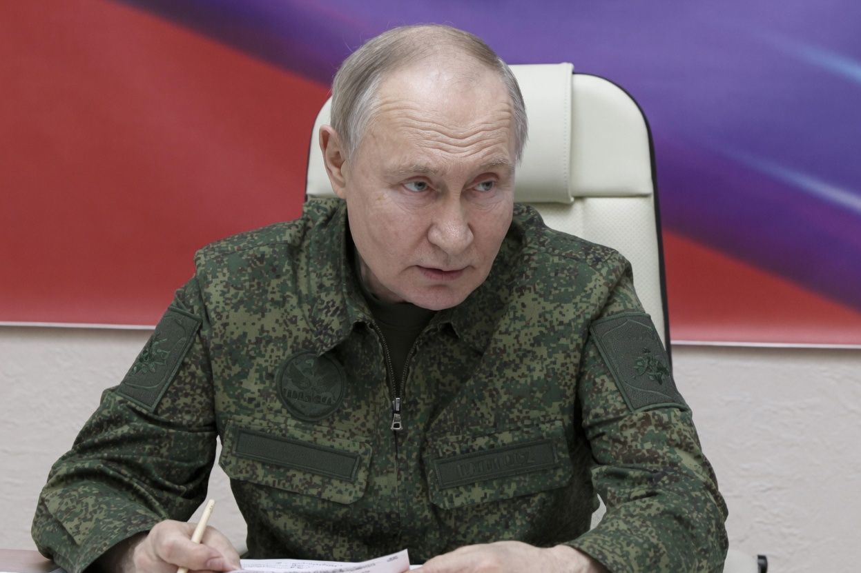 "Подставит голову под табакерку", – Эйдман описал сценарий краха власти Путина