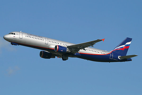 Фатальный рейс для Boeing-733: пилоты совершили аварийную посадку в Киргизии