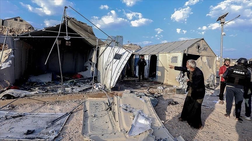 Армия РФ обстреляла лагерь беженцев в Сирии, назвав его "базой террористов"
