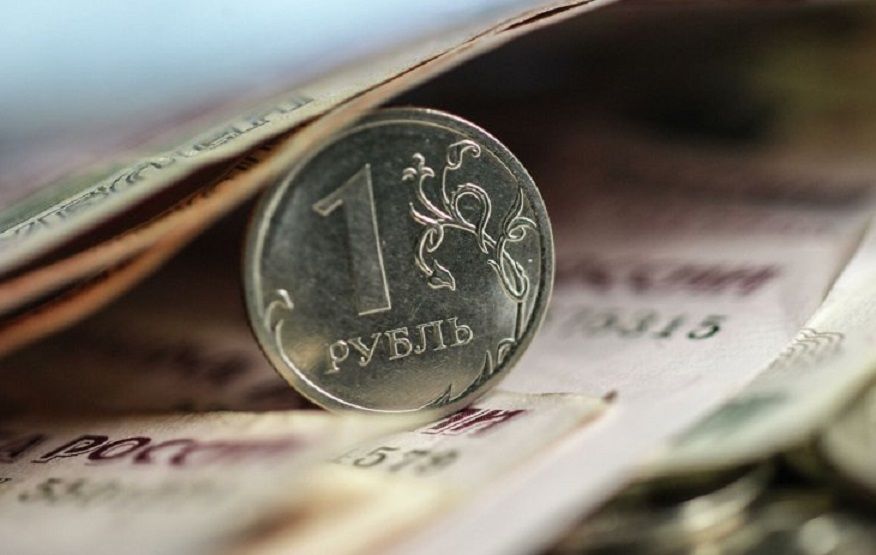 Курс рубля снова обвалился: эксперты прогнозируют дальнейшее падение