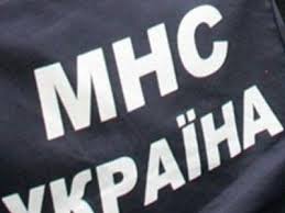 В Черновцах спасатели освободили застрявших на балконе еле живых и замерзших девочек