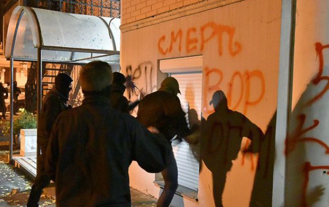 Националисты разнесли в хлам киевский офис Медведчука – кадры