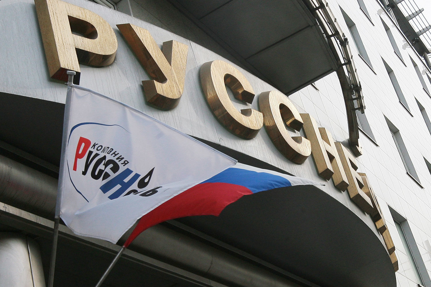 "Русснефть" сбежала из Азербайджана из-за санкций, отказавшись от "самой большой иностранной компании"