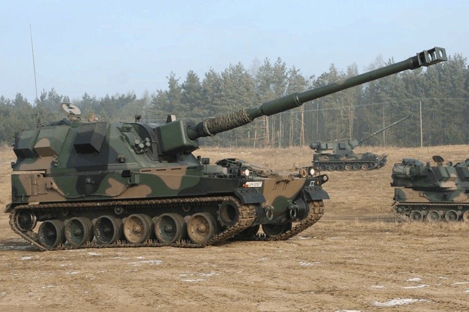Польша передала Украине три батареи гаубиц AHS Krab: группа ВСУ обучена для работы с САУ