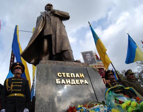 Депутаты Львова инициируют перезахоронение праха Бандеры в Украине