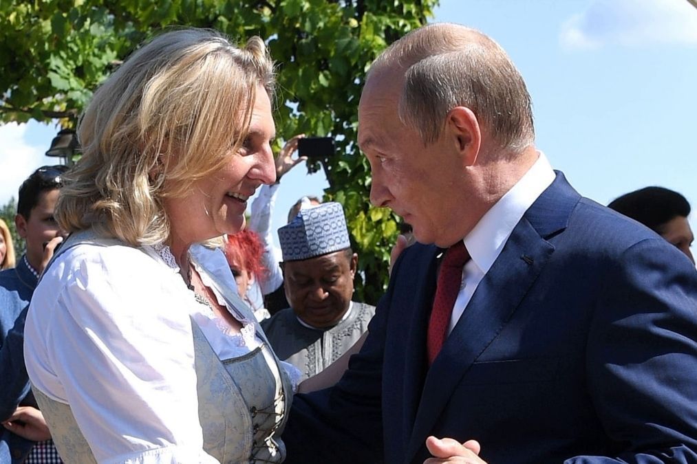 ​Экс-министр Австрии Кнайсль после танцев с Путиным вошла в совет директоров "Роснефти"