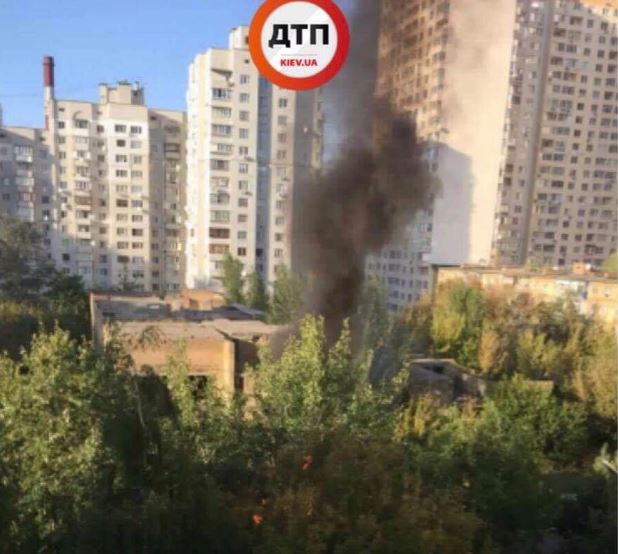 В детском саду в Киеве произошел пожар со взрывом – в соцсетях появились кадры с места инцидента
