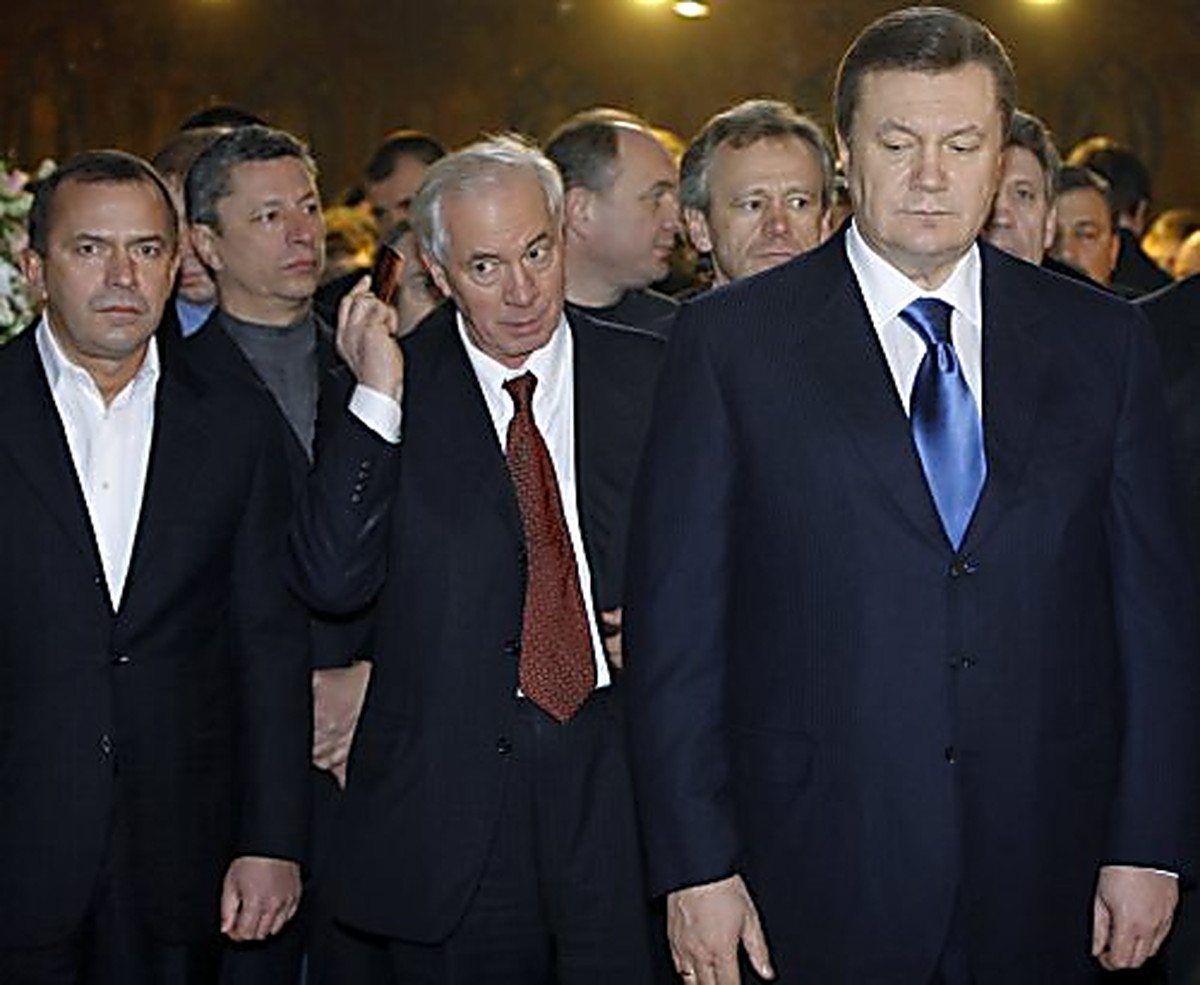 С "друга Януковича" сняли санкции в ЕС, сам экс-гарант остался под ограничениями