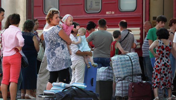 В ОБСЕ сообщили о километровой очереди беженцев на границе Украины с РФ