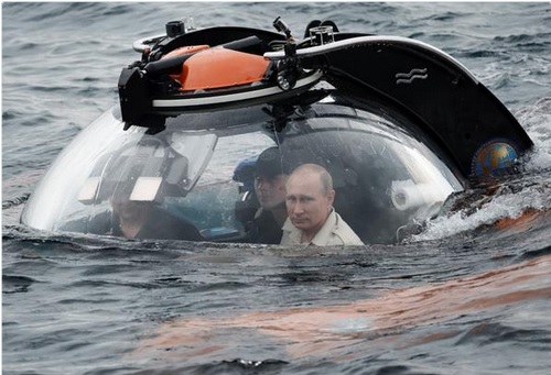 «Путин постиг дна»: Соцсети высмеяли погружение Путина под воду в Крыму
