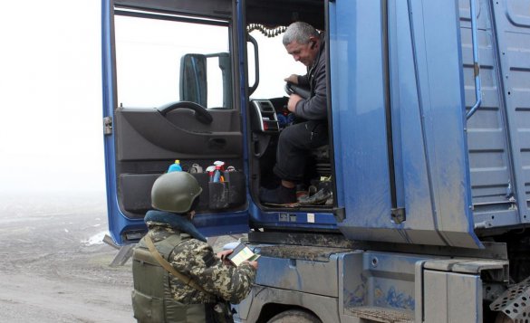 В Донецкой области задержан грузовик с углем, пытавшийся скрыться от контроля