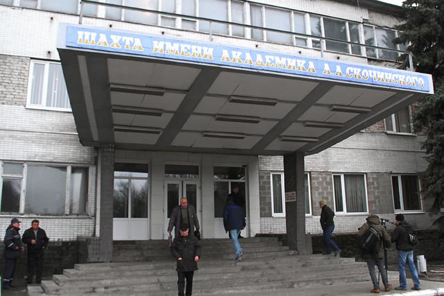 ДНР: в Донецке под обстрел попали две шахты, 24 горняка остались под землей