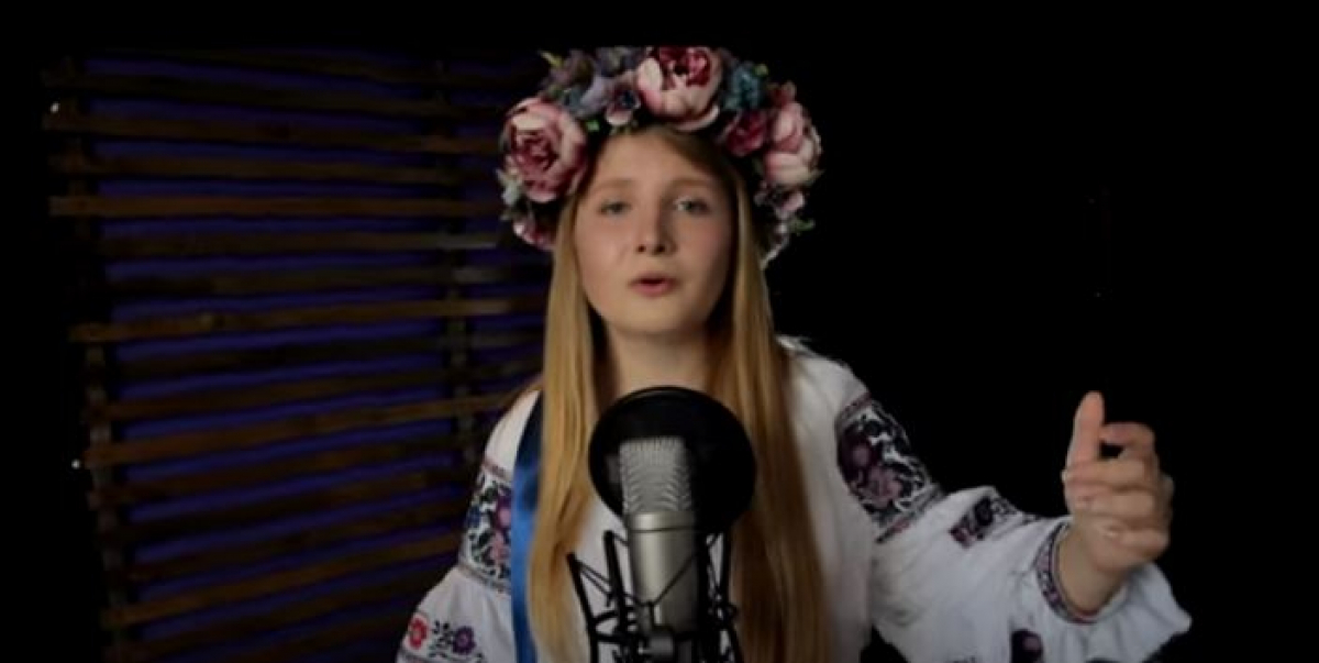 16-летняя переселенка спела на украинском гимн крымскотатарского народа: в Сети ей ответили