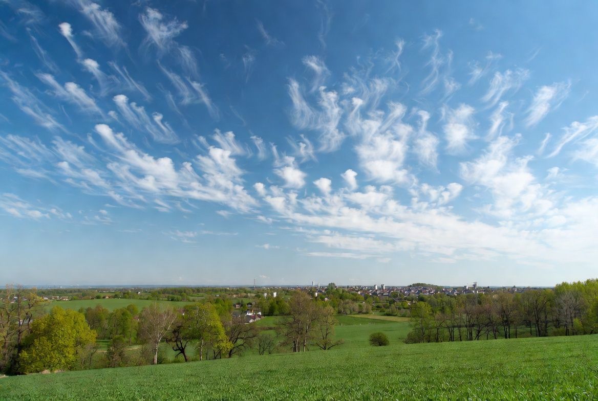 ​Неделя начнется с тепла до +27°, но часть Украины накроют дожди