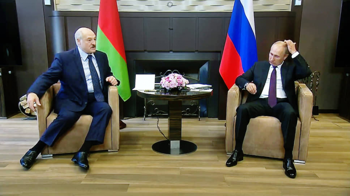 Деньги для Лукашенко: эксперты раскрыли, на сколько Беларуси хватит помощи Кремля