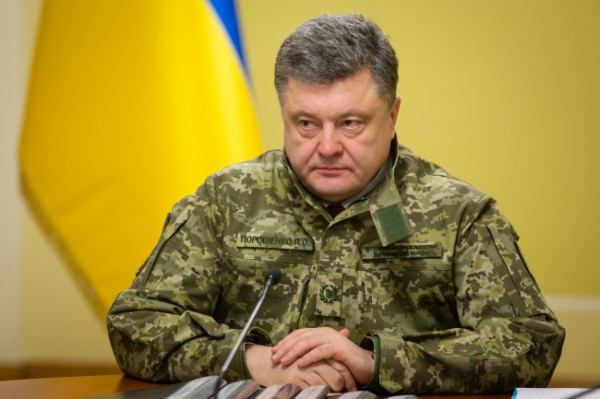 Президент Украины настаивает не снимать санкции против России