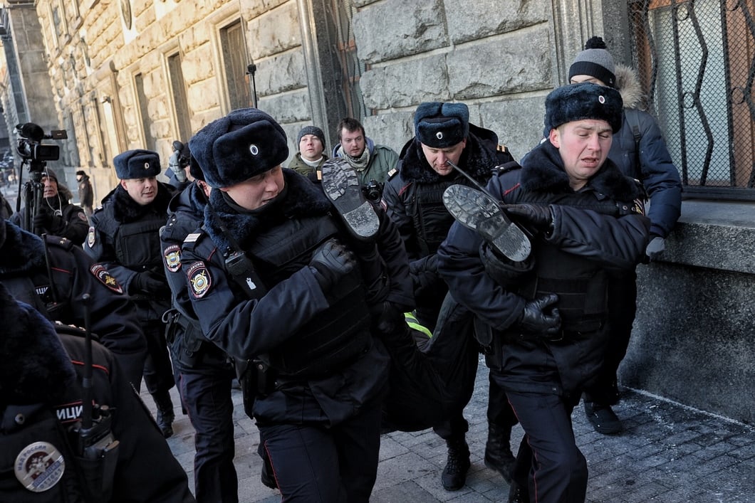"Путин, оставь Украину в покое", - на акции возле ФСБ задерживали 12 противников агрессии Москвы - кадры