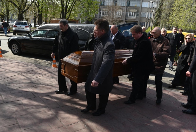 В церкви на Подоле началось отпевание Олега Калашникова