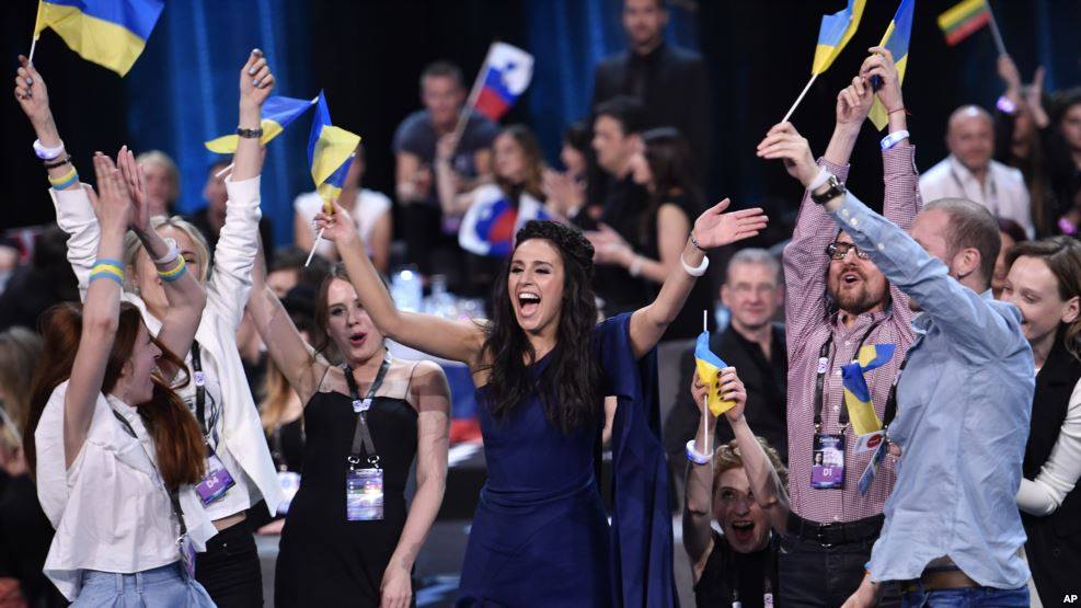 ​Впервые за 12 лет Украина выиграла "Евровидение - 2016": неповторимая Джамала и ее команда ликуют в честь грандиозной победы