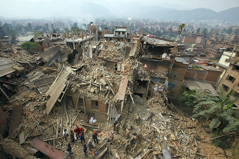 ​Непальцы не могут получить гуманитарку из-за строгих правил таможни