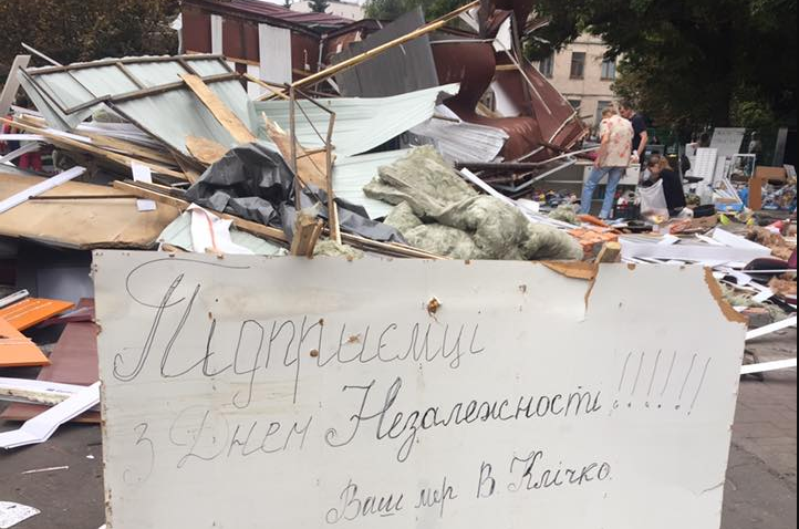 В Киеве около КПИ провели серьезную зачистку от МАФов - в Сети обнародованы фото