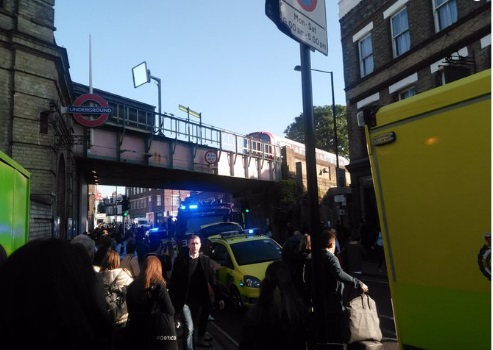 Взрыв в метро Лондона: пассажиры в панике рассказывают о бомбе, у людей горели волосы на голове - первые подробности