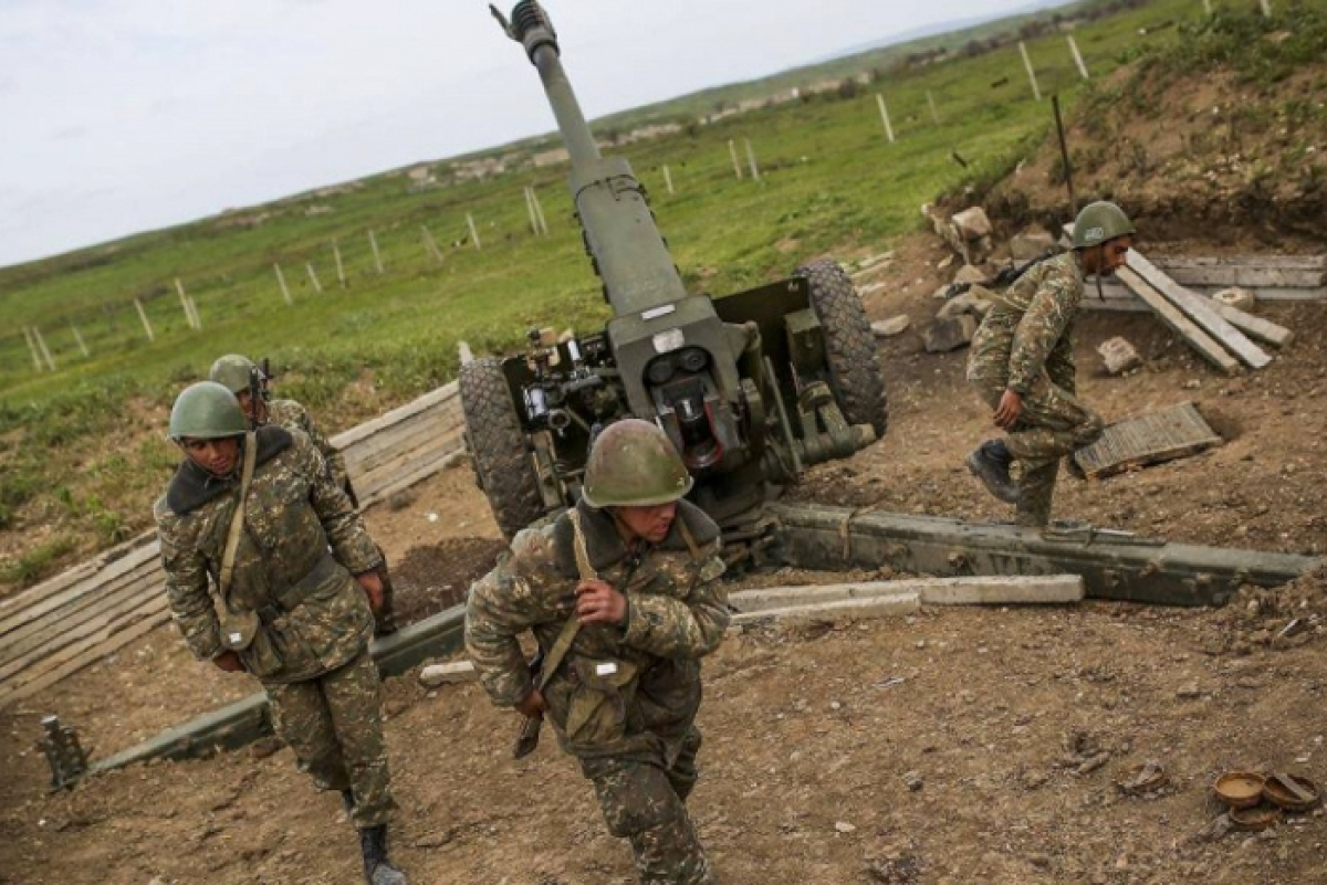 ​Ударная группировка Азербайджана идет на север - оборона Армении может быть "парализована" в считанные дни