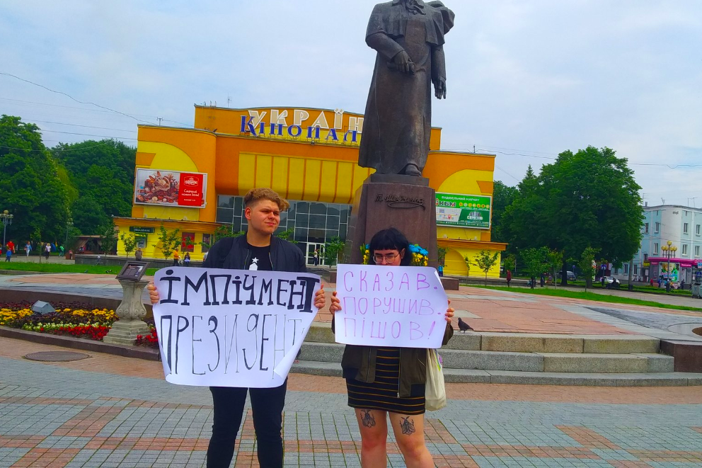 ​Зеленский отреагировал на задержание активистов в Ровно, после чего "проснулось" МВД, - подробности