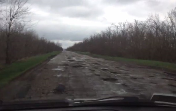 Где наши налоги? Водители сняли видео для Кабмина состояние дороги Мариуполь-Запорожье