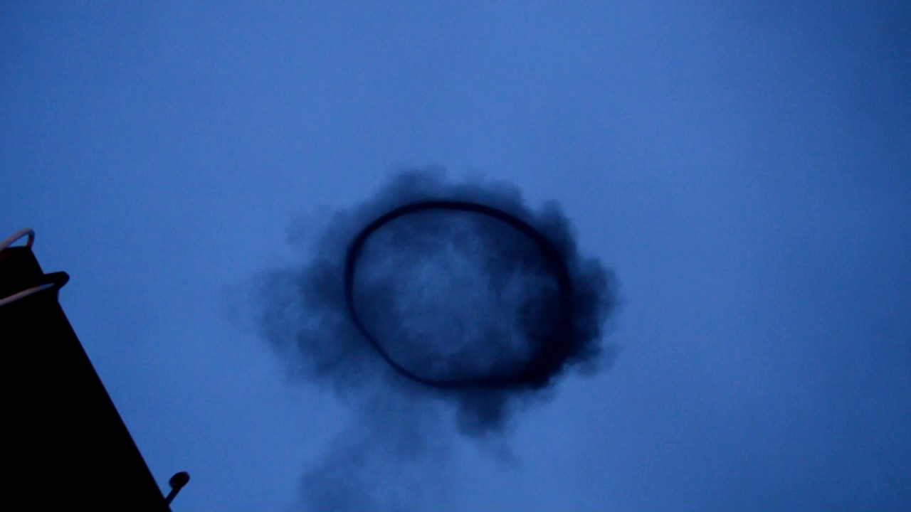 Головоломка для ученых: в Красноярске появились загадочные черные кольца – кадры