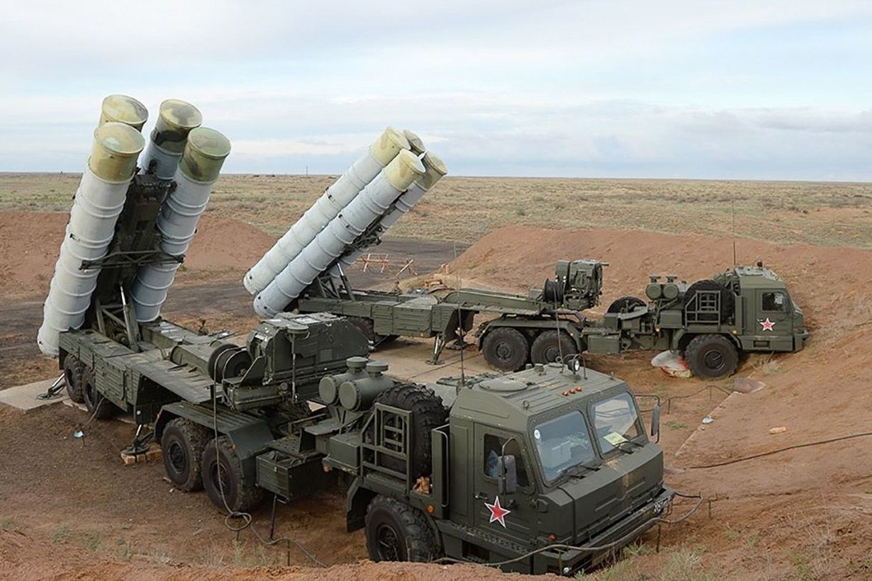 ​ВС РФ остались без "Триумфа": ВСУ дронами испепелили ангары с С-400 под Курском