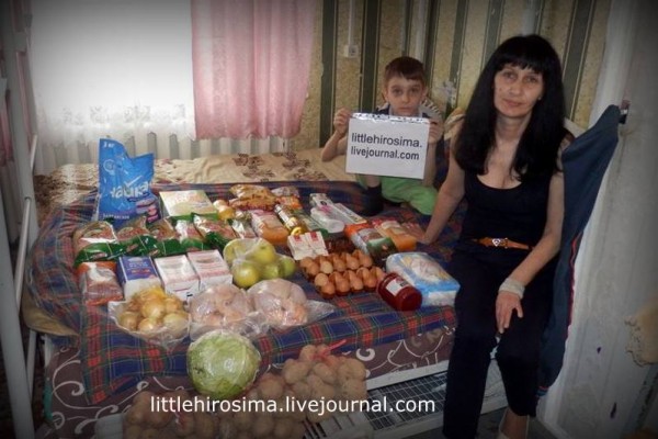 Голодные, без денег, без документов, без работы, с больным ребенком на руках: российская блогерша рассказала о жизни "героев русской весны" в Луганске
