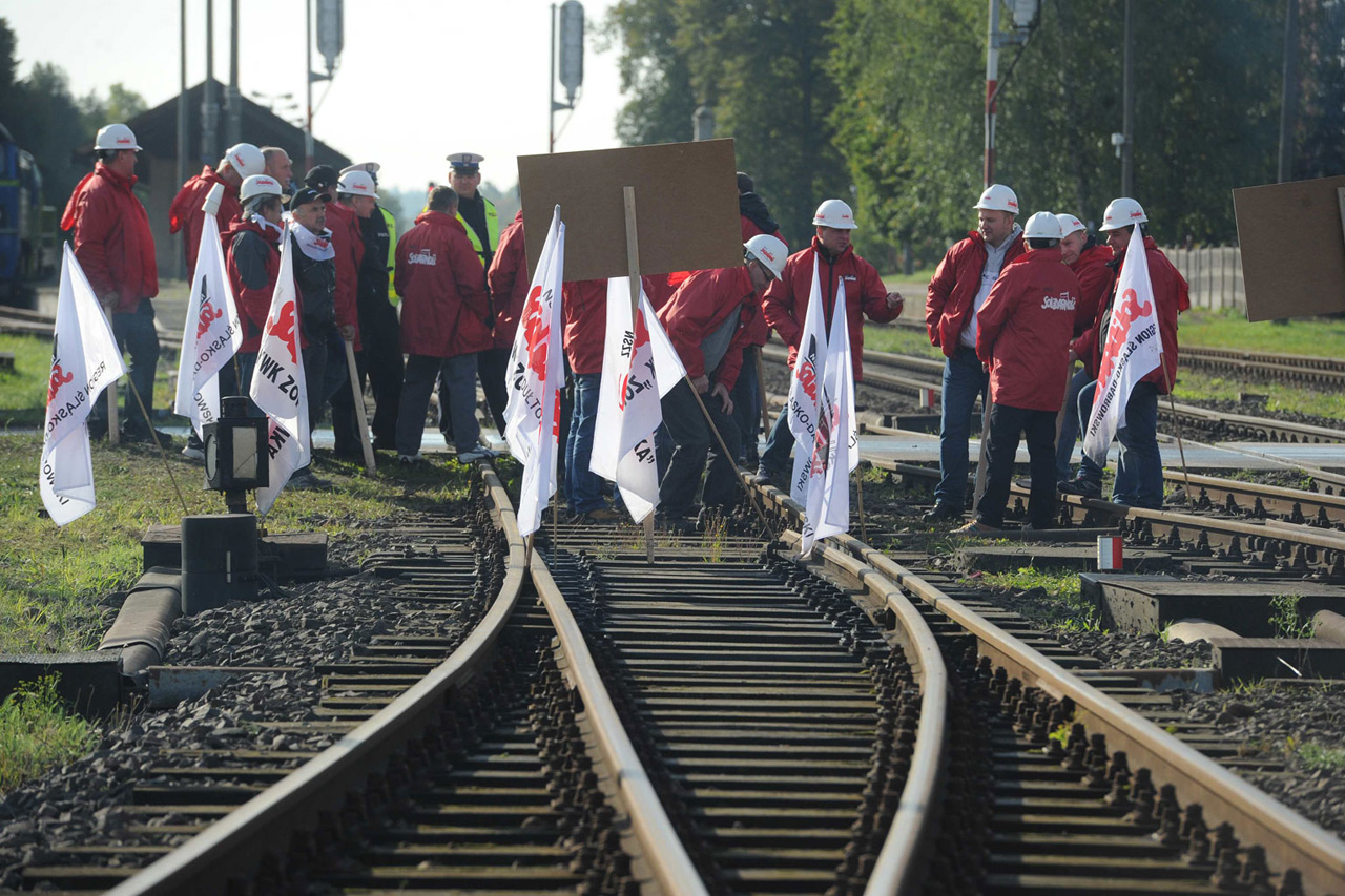 "Мы приварим к путям поезда", - в Польше выступили против поставок угля из России