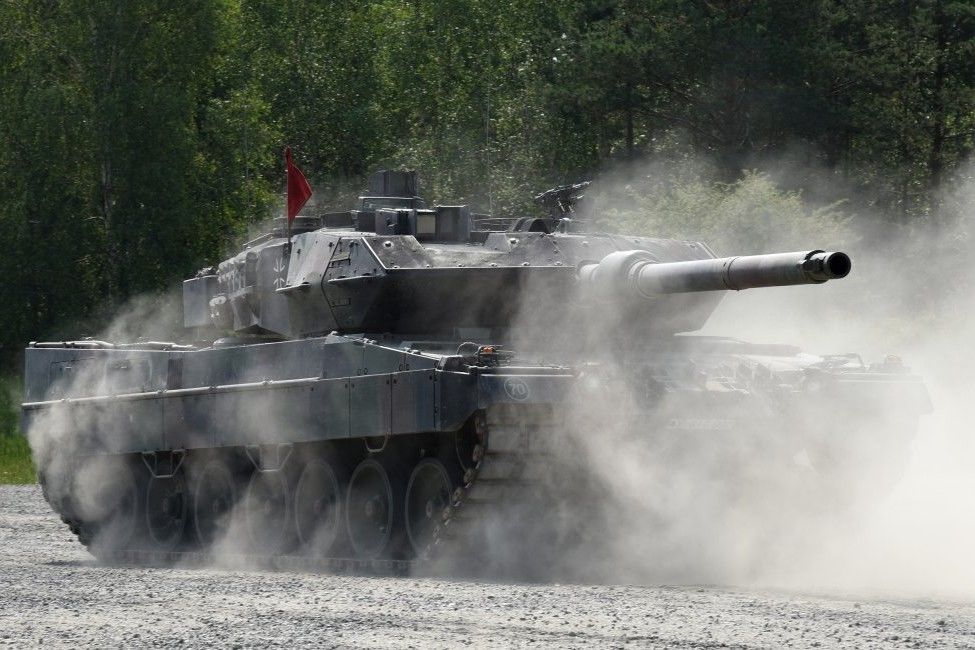 ​Германия даст завтра разрешение на реэкспорт Leopard 2 Украине - Bloomberg