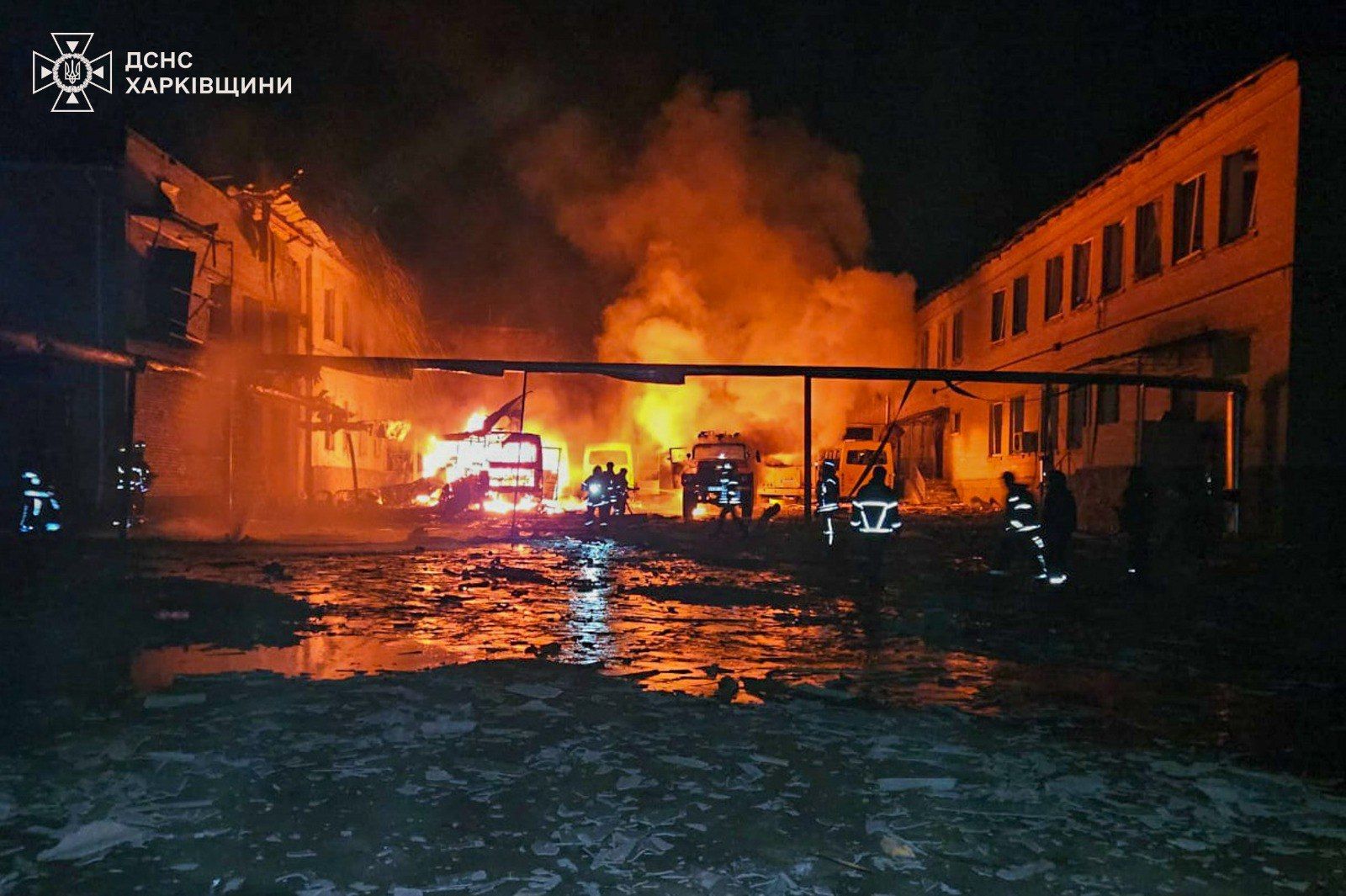 Россияне коварно били по спасателям, тушившим пожар после прилета на Харьковщине