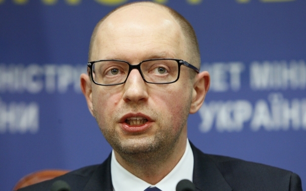 Яценюк: Украина тратит 200 млн долларов ежемесячно на поставки газа и электричества в Донбасс