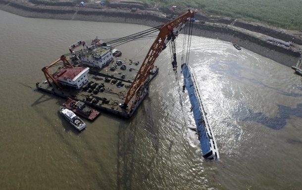 Число жертв крушения круизного судна в Китае увеличилось