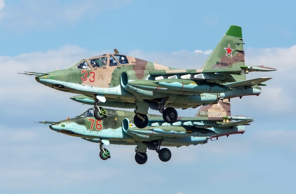 ​Оккупант экстренно отправил штурмовиков в Азов: над Керченским мостом замечены Су-25