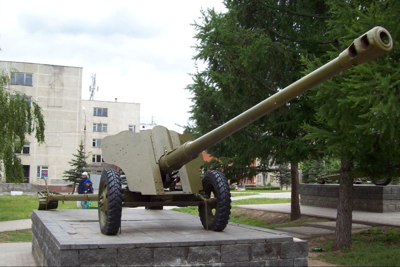 ​Бойцы Мадяра "отминусовали" на фронте советский раритет Д-44, видевший Сталина