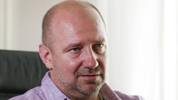 У Печерского суда Киева началась драка: активисты обвинили прибывшего нардепа Мельничука в желании "посадить" Лыхолита